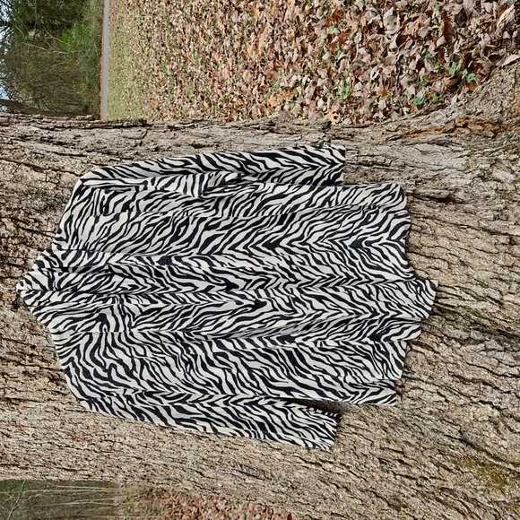 WILLI SMITH Black and Cream Zebra Print Top Silk Wool Blend, Size M. Like New! - Picture 1 of 11